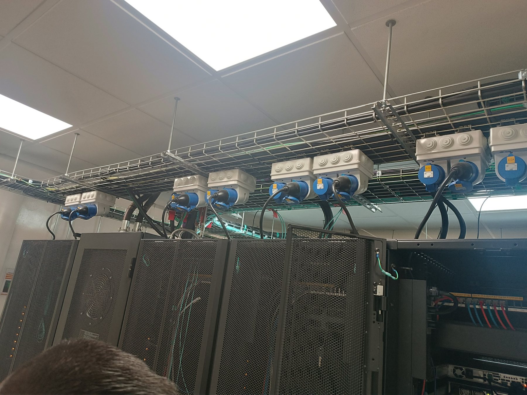 Equipamiento de data center y cableado