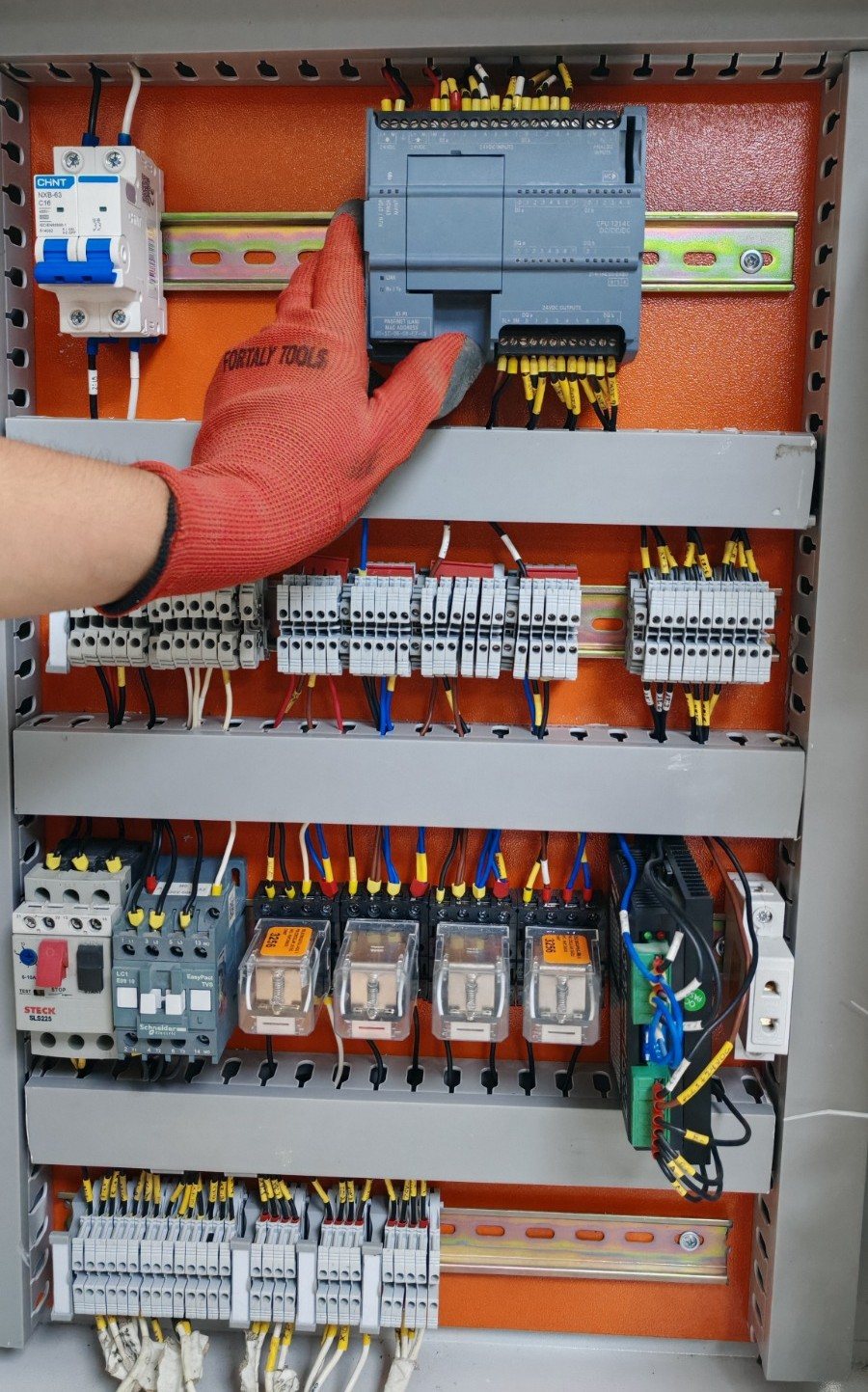 Tablero eléctrico instalado